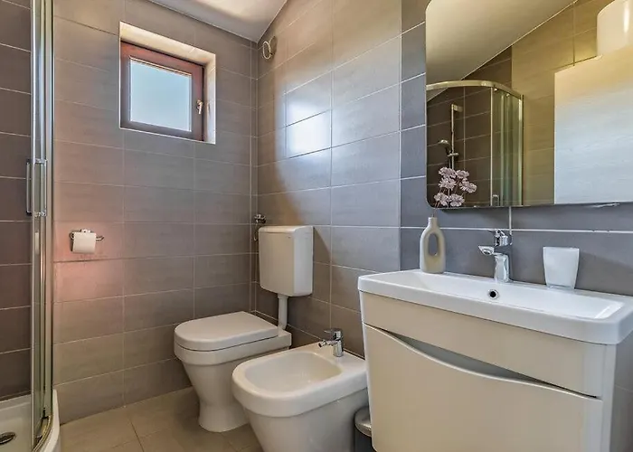 Cissana By Guide * Peroj