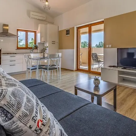 Villa Cissana By Guide Peroj