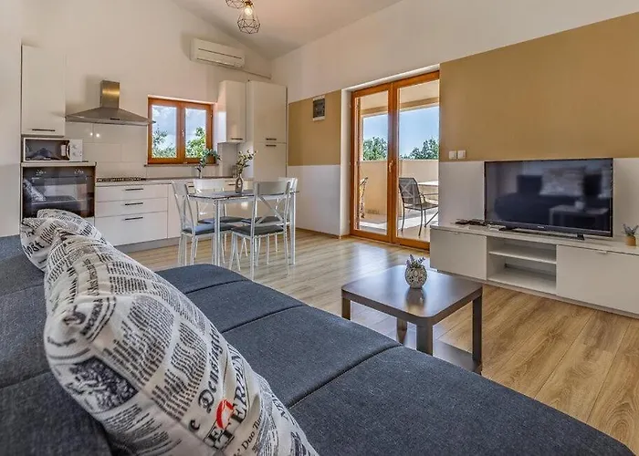 Villa Cissana By Guide Peroj